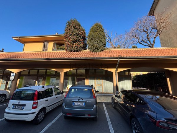 ufficio in affitto ad Arosio