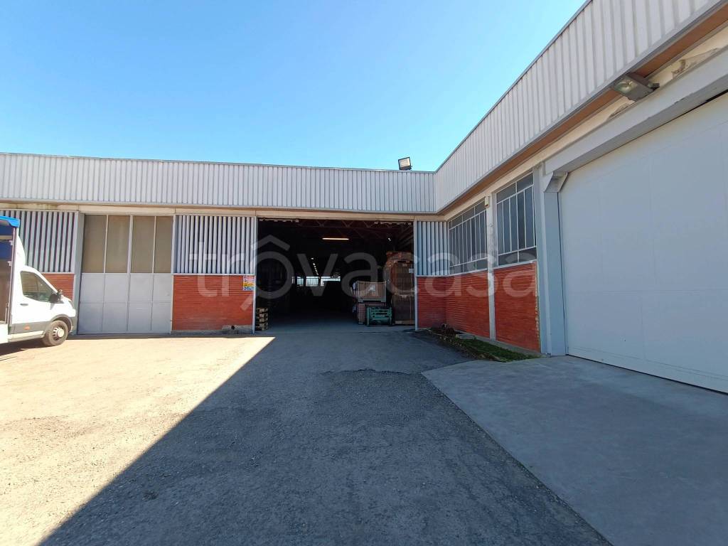 locale commerciale in affitto ad Arosio