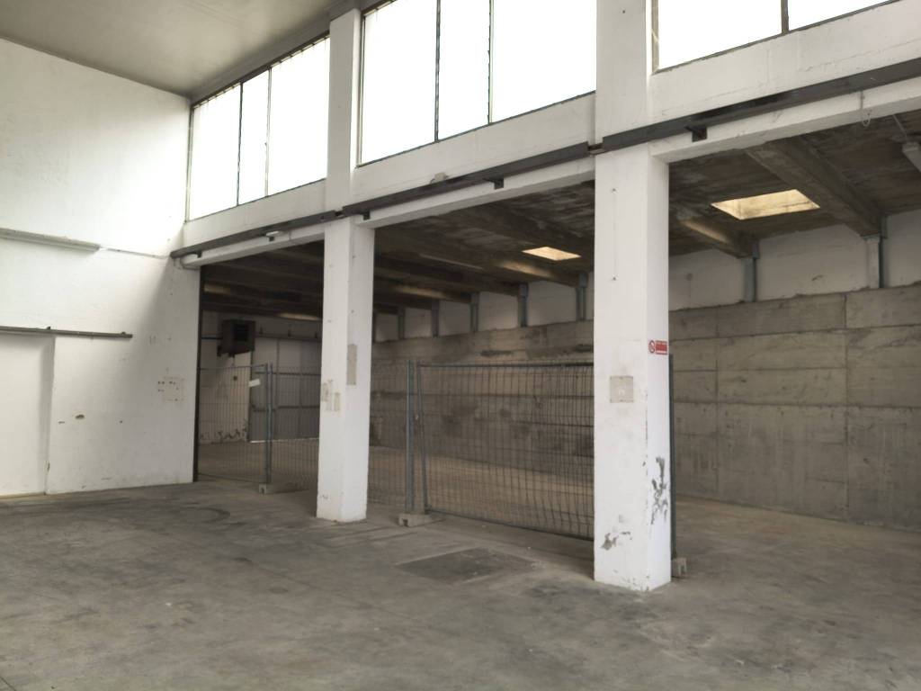 locale commerciale in affitto ad Arosio
