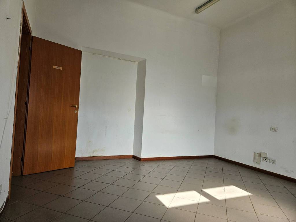 locale commerciale in affitto ad Arosio