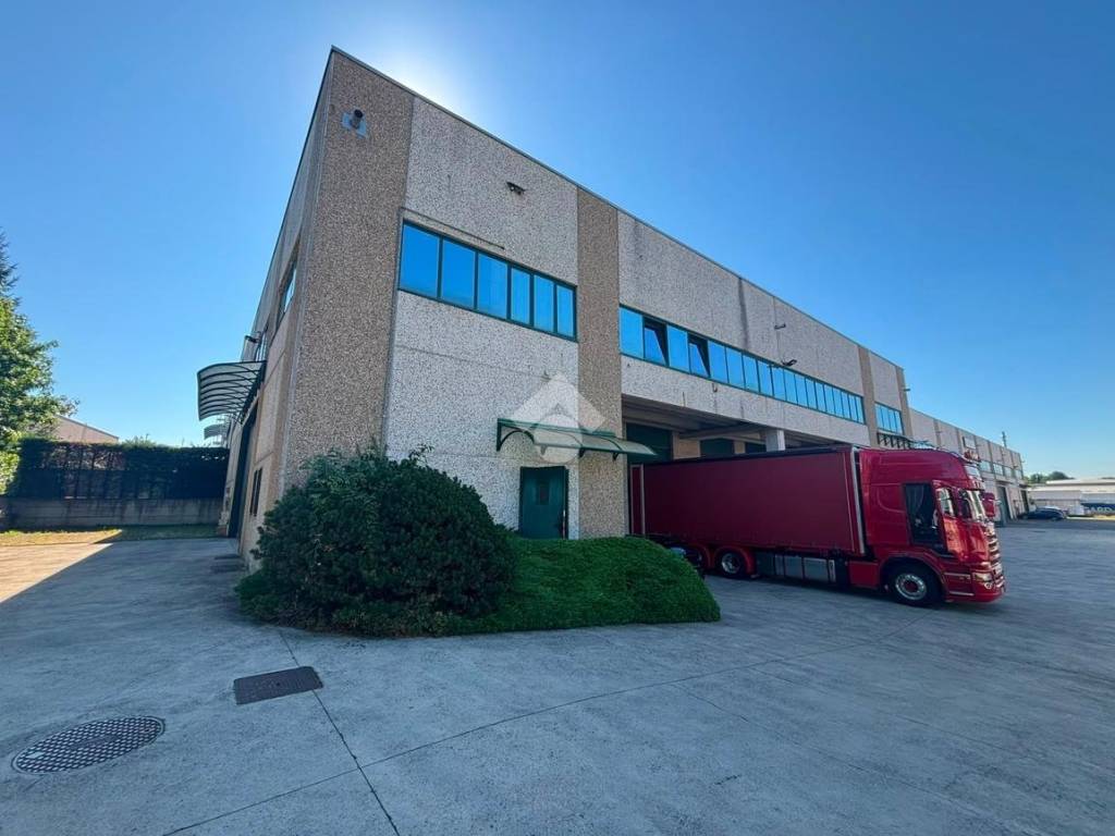 locale commerciale in affitto ad Arosio