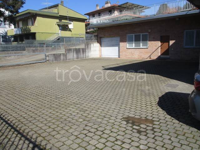 locale commerciale in affitto a Beregazzo con Figliaro