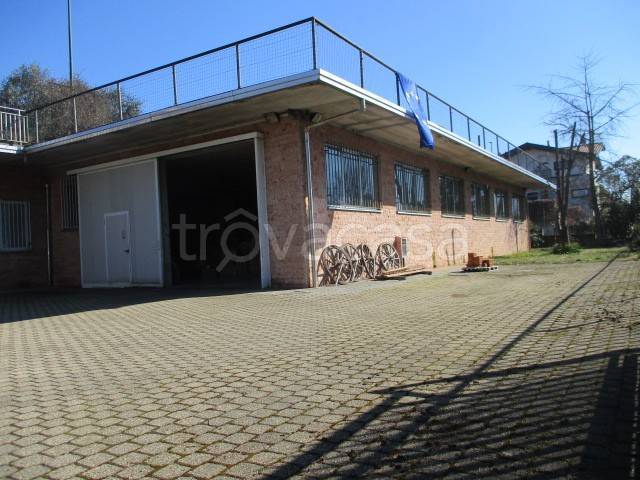 locale commerciale in affitto a Beregazzo con Figliaro