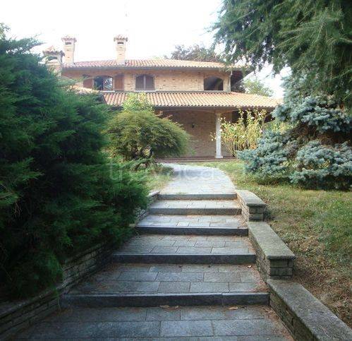casa indipendente in affitto a Brenna