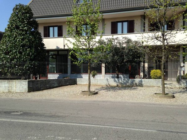 locale commerciale in affitto a Cabiate