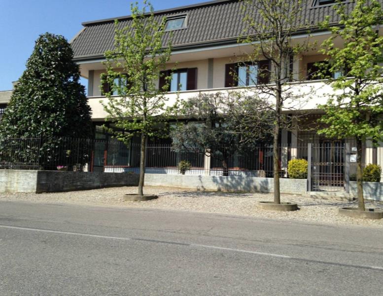 locale commerciale in affitto a Cabiate