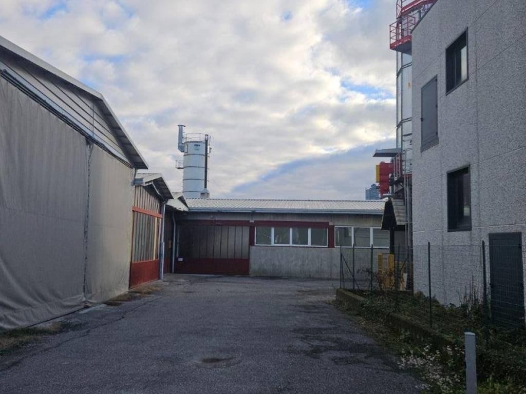 locale commerciale in affitto a Cabiate