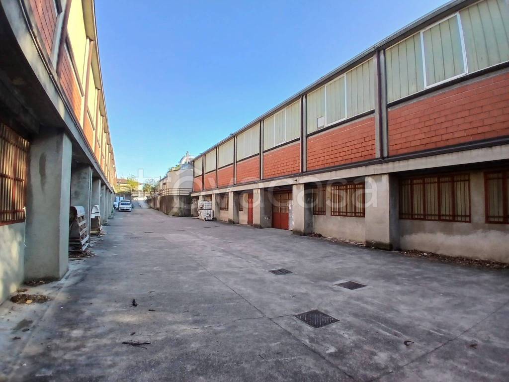 locale commerciale in affitto a Cabiate
