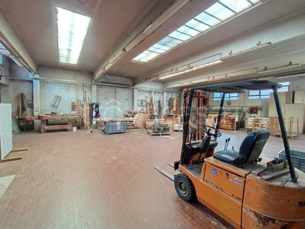 locale commerciale in affitto a Cabiate