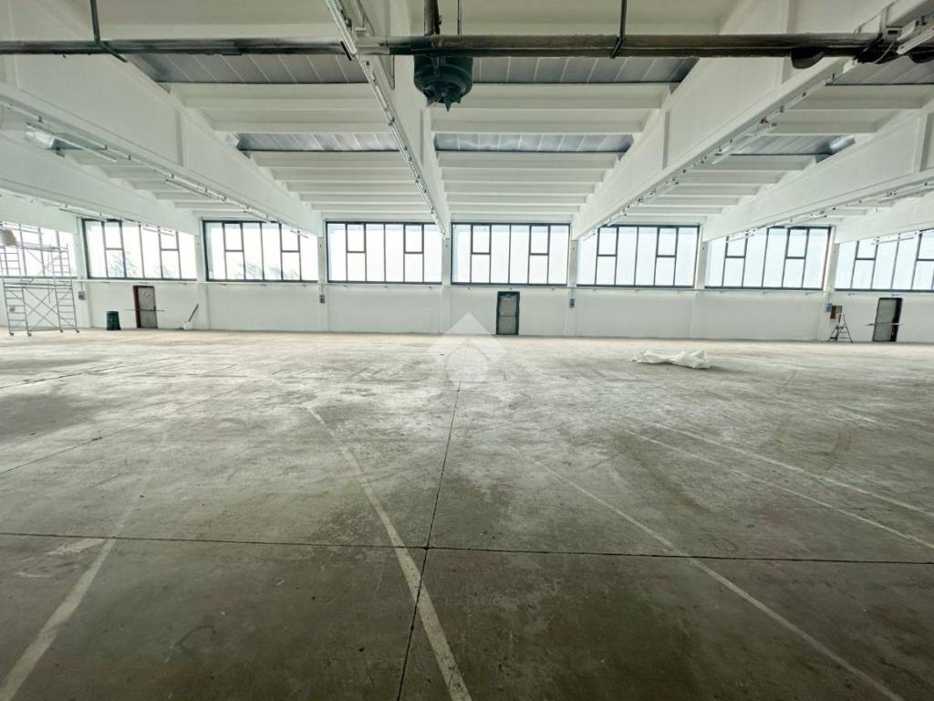 locale commerciale in affitto a Cabiate