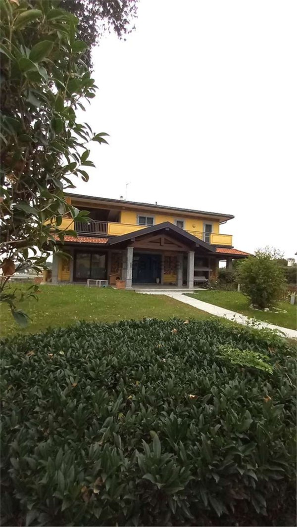 casa indipendente in affitto a Cantù