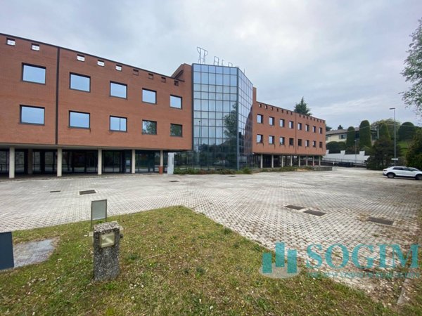 intera palazzina in affitto a Cantù