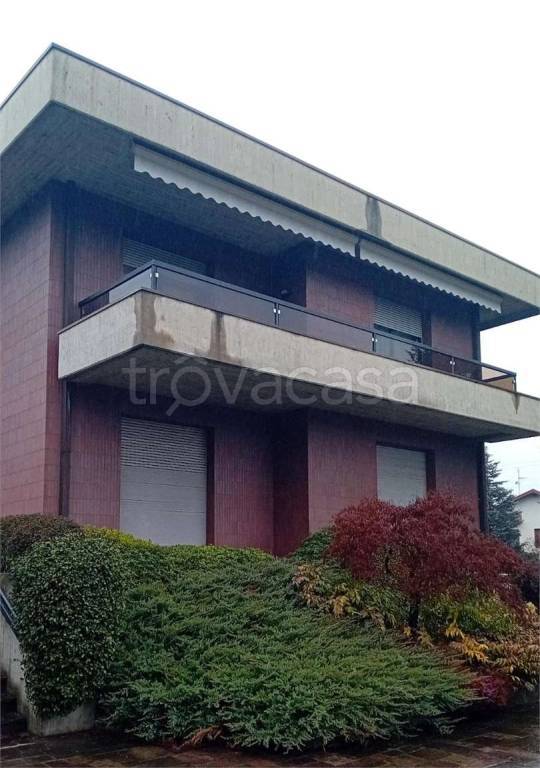 appartamento in affitto a Cantù in zona Cascina Amata