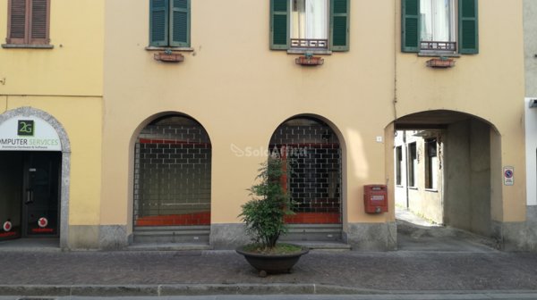 locale commerciale in affitto a Cantù
