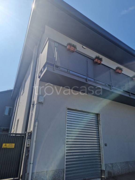 negozio in affitto a Cantù in zona Vighizzolo