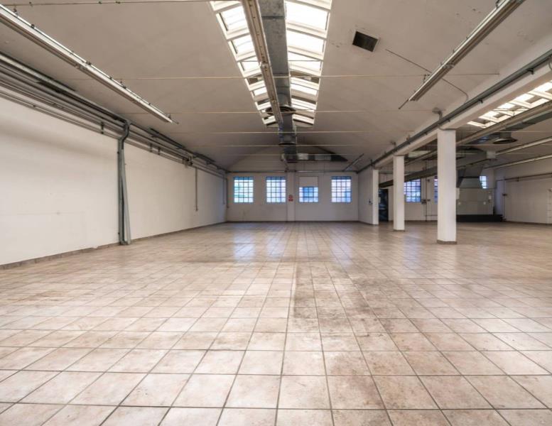 locale commerciale in affitto a Cantù