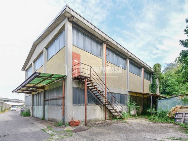 locale commerciale in affitto a Cantù