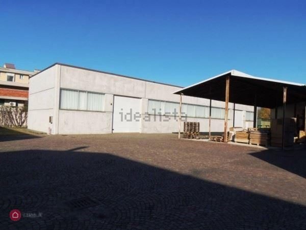 capannone in affitto a Cantù in zona Vighizzolo