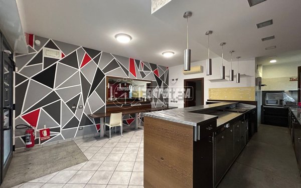 locale commerciale in affitto a Cantù in zona Vighizzolo