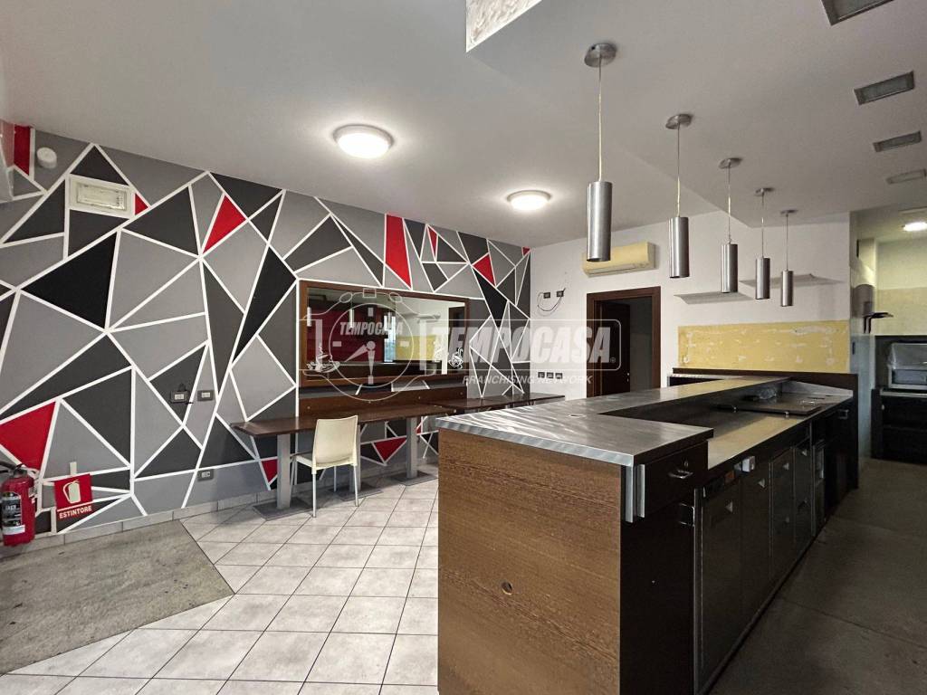 negozio in affitto a Cantù in zona Vighizzolo