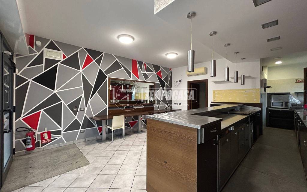 negozio in affitto a Cantù in zona Vighizzolo