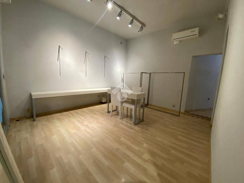 negozio in affitto a Cantù