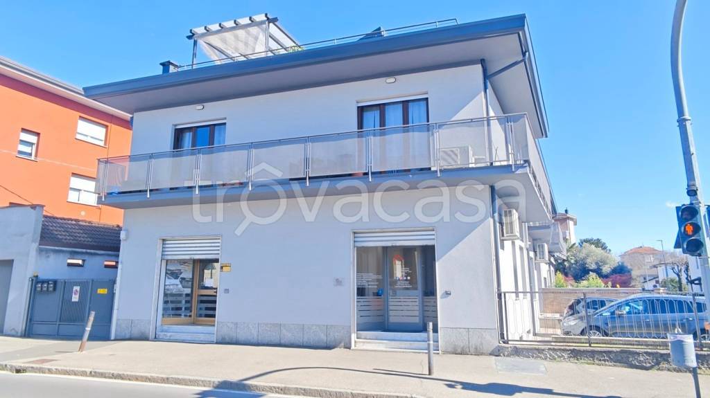 negozio in affitto a Cantù in zona Vighizzolo