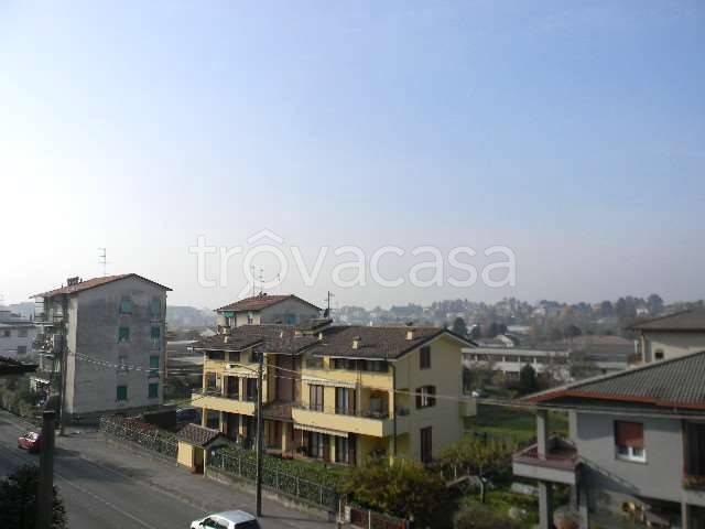 appartamento in affitto a Cantù in zona Fecchio