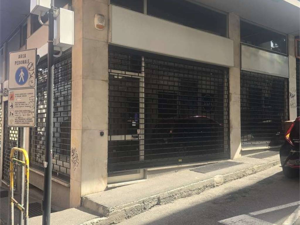 negozio in affitto a Cantù