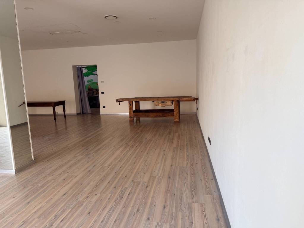 negozio in affitto a Cantù