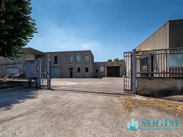 locale commerciale in affitto a Cantù