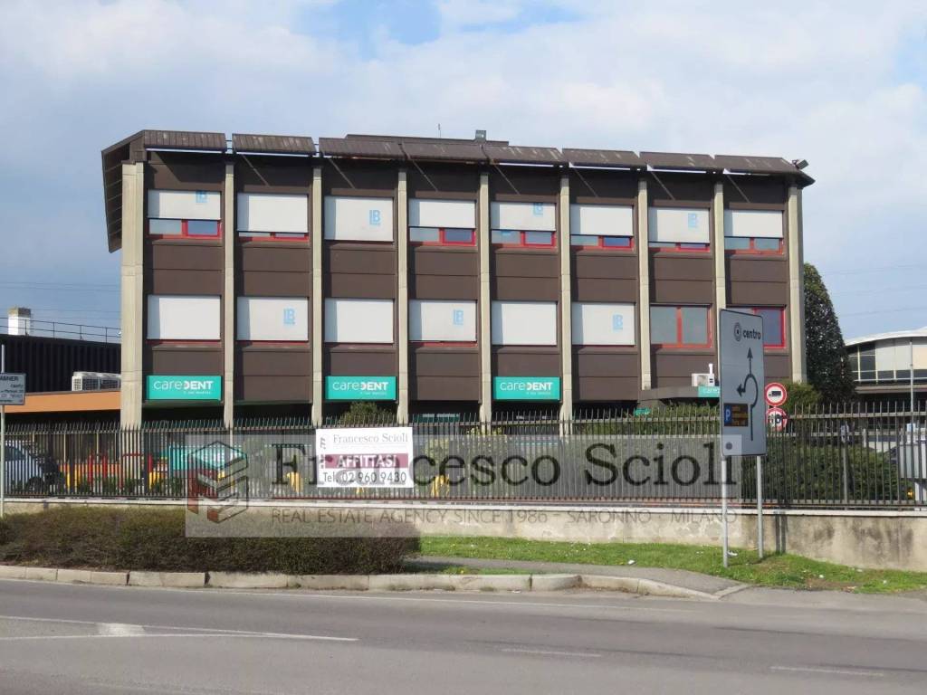 ufficio in affitto a Cantù in zona Cascina Amata