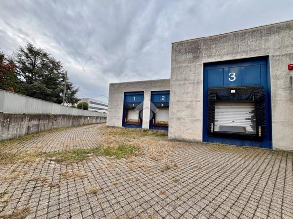 locale commerciale in affitto a Cantù
