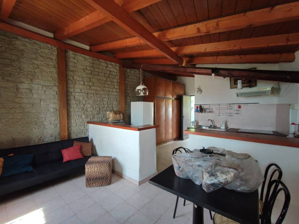 appartamento in affitto a Capiago Intimiano in zona Olmeda