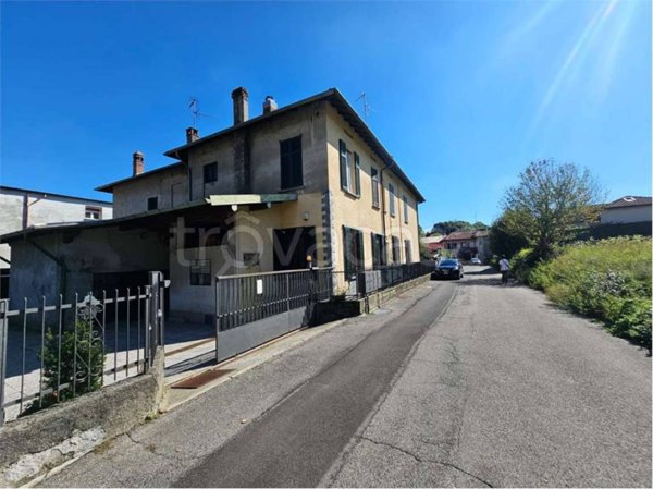 appartamento in affitto a Capiago Intimiano