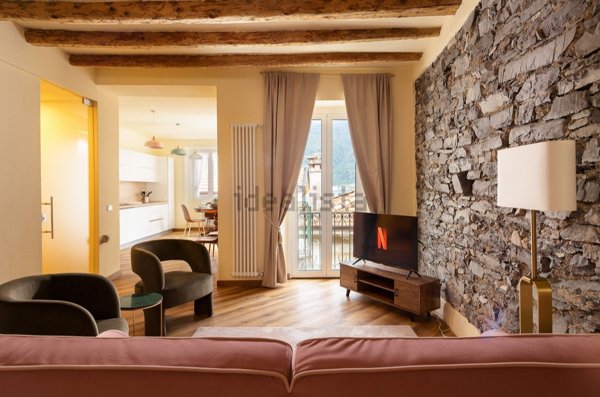 appartamento in affitto a Carate Urio