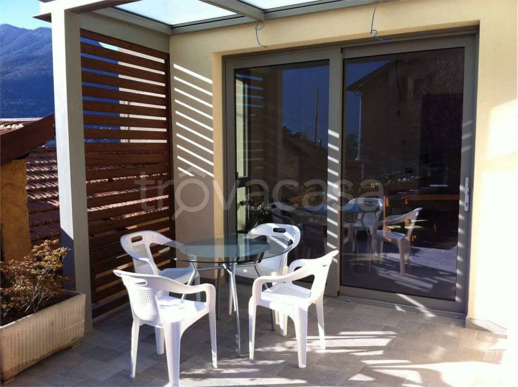 appartamento in affitto a Carate Urio