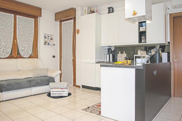 appartamento in affitto a Carugo