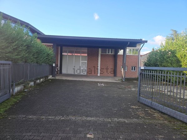 ufficio in affitto a Carugo