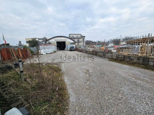 ufficio in affitto a Carugo