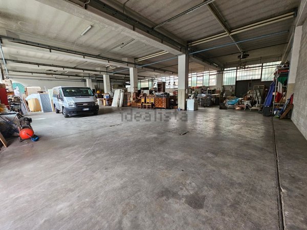 ufficio in affitto a Carugo