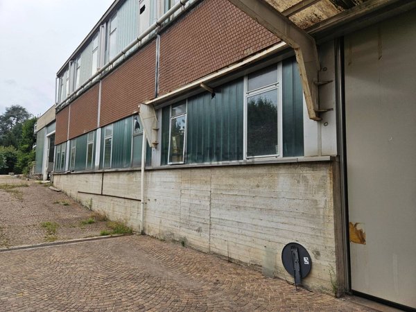 ufficio in affitto a Carugo