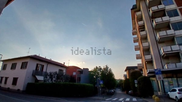 appartamento in affitto a Carugo