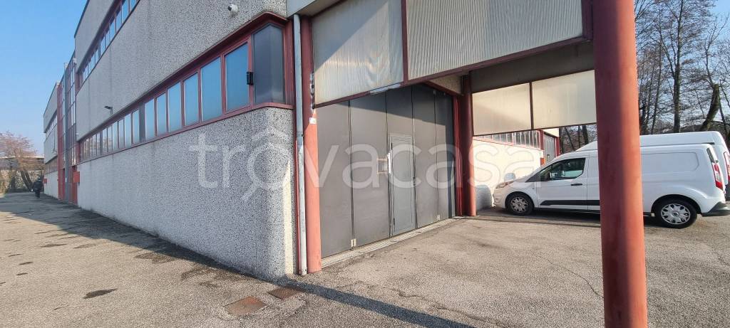 locale commerciale in affitto a Casnate con Bernate