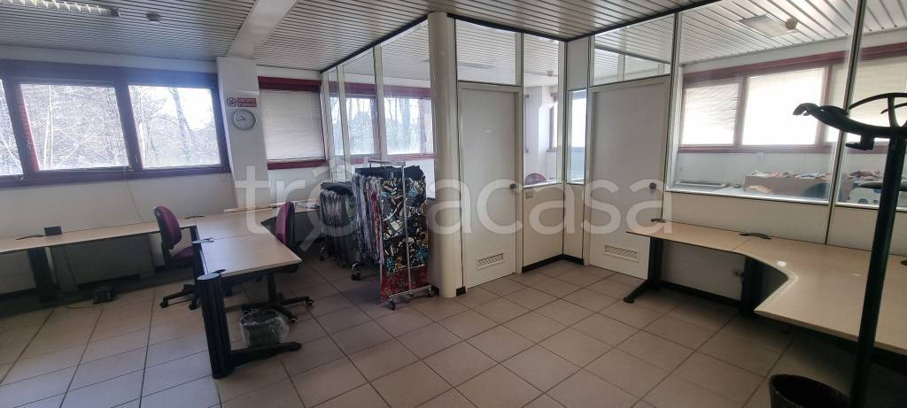 ufficio in affitto a Casnate con Bernate