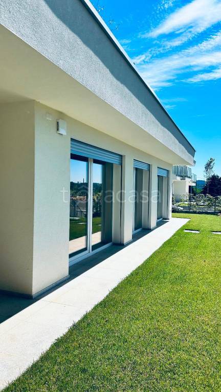 casa indipendente in affitto a Casnate con Bernate