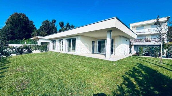 casa indipendente in affitto a Casnate con Bernate