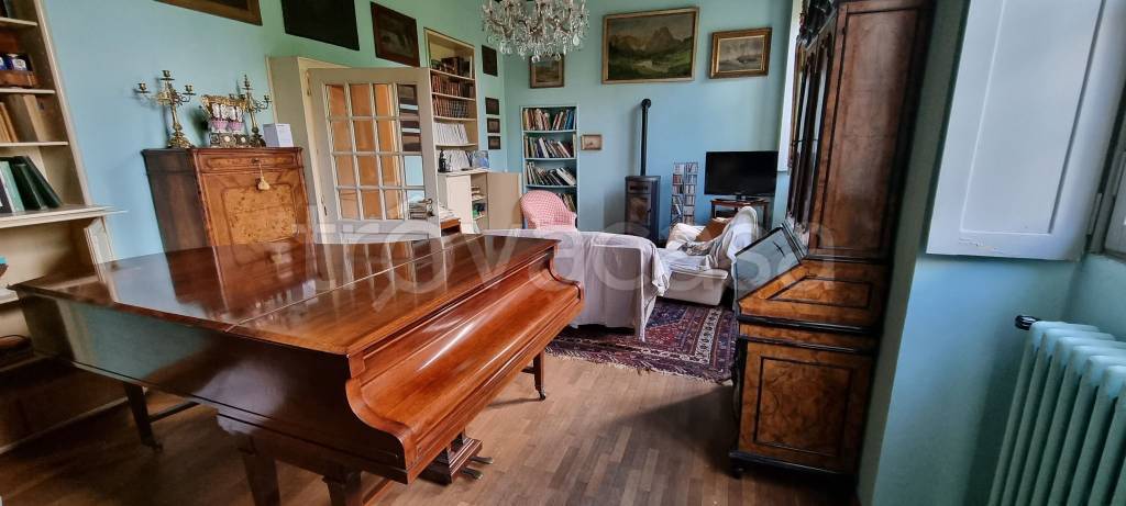 appartamento in affitto a Casnate con Bernate