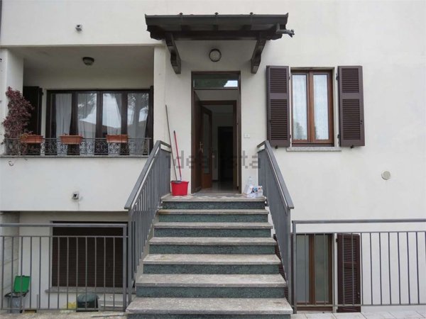 appartamento in affitto a Casnate con Bernate