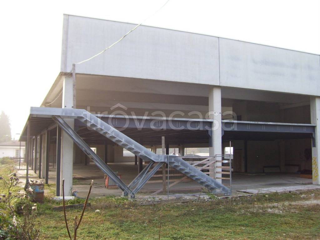 quadrivano in affitto a Cermenate